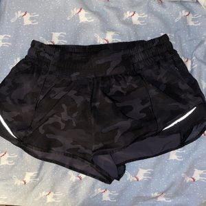 Lululemon hotty hot shorts 2.5”